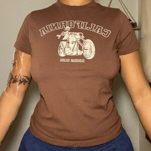 brown graphic tee